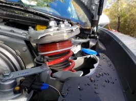 Porsche Cayman GT4
Всем хорош автомобиль Porsche: красив, удобен, быстрый и резвый. Но есть один нюанс   при ударе даже на небольшой скорости (владельцы пишут на форуме, что даже во время парковки) передними колесами в бордюр, велика вероятность, что элементы подвески пробивают облегченный алюминиевый кузов автомобиля. В Германии официальный дилер Порше выставляет счет за ремонт такого вида повреждения порядка 20 тысяч евро.