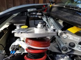 Porsche Cayman GT4
Всем хорош автомобиль Porsche: красив, удобен, быстрый и резвый. Но есть один нюанс   при ударе даже на небольшой скорости (владельцы пишут на форуме, что даже во время парковки) передними колесами в бордюр, велика вероятность, что элементы подвески пробивают облегченный алюминиевый кузов автомобиля. В Германии официальный дилер Порше выставляет счет за ремонт такого вида повреждения порядка 20 тысяч евро.