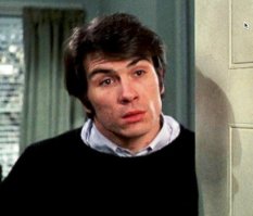 А Сарандон,смотрю,та ещё штучка в молодости."Тельма и Луиза" в списке любимых фильмов.Есть ещё один колоритный голливудский персонаж,по имени Томми Ли Джонс,глядя на которого создаётся ощущение,что он уже родился с морщинами на лице(вроде, что-то подобное говорил агент Джей в какой-то части "Люди в чёрном").Кстати,есть неплохой атмосферный фильм конца 80-х:"Грозовой понедельник",где играет сей почтенный джентельмен вместе с Шоном Бином,Стингом,и ещё хорошенькой Мелани Гриффит.