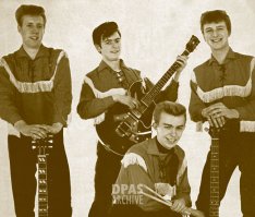 "С ними дядька Черномор".
Середина 60-х, группа "The Outlaws"        ;)