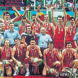 САБОНИС , МАРЧЮЛЕНИС, КУРТИНАЙТИС . ОНИ показали что баскетбол в СССР существует на высоком уровне .