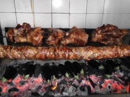 Кокорецы- Греция.
Карривурст- Германия.
Хотя список может быть просто огромным