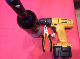 Как открыть бутылку вина без штопора