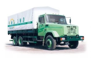 На ГЯ дизель стоит КАМАЗ 740, поэтому морда решётки удлинённая. 
У нас в городе раньше мусоровоз такой как на фото ездил. Дизель в нем МАЗовский стоял, а сам кузов мусоровозный как на КАМАЗах. Тот ещё крокодил))