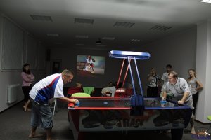 Две идеально ровные поверхности. Движение без трения