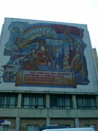 А это Москва. Сущёвский вал 49. Давно запущенное и забытое здание. Внутри - пустота и ветер лет 25 уже как....