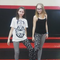 и кто из них штаны задом на перёд одел? :)