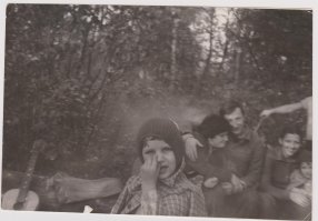 я мальчик который в носу ковыряется))