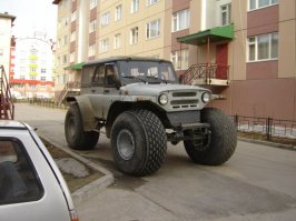Неужели в Салехарде еще остались люди удивляющиеся таким УАЗикам?