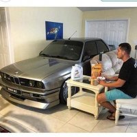 Эта картина называется : "Завтрак с любимой"