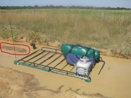 Фейк! Если бы там была машина, глина бы в такую горку не собралась бы.