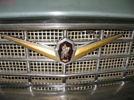 На всякий случай вот вам крупнее эмблемы ЗиЛа на этих автомобилях. Поиск по картинке вам поможет точно понять, какого завода эти эмблемы.