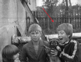 Эх настальгия..  Еще недавно приезжал к тетке в Россию из Кишинева ребенком.
Вот этот пиз...юк справа.
Какое беззаботное время было..  Каким раздолбаем был я...
Но это уж точно, о чем говорил Костик, в Покровских воротах, - не недостаток.