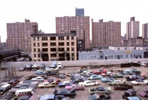 А это Нью-Йорк 70-х годов прошлого столетия. Сплошь чистота и миллионеры, бедных и пьяных совсем нет...