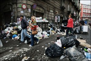 Пхе, два шпиона выложили снимки и комментарии про СССР, который ненавидели (прям как фаня)...о ужас, снимки и комменты -негативные!?? Видимо в СССР действительно все было ужжжасно -ведь не стали бы они врать? А в их стране в деревенском туалете видать пахло марципаном?
Далеко ходить не будем, в историю углубляться и по окраинам шерстить -копнем пласт "добра" в центрах  их крупных городов сегодня!