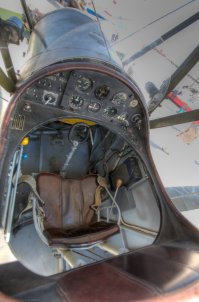 В По-2 было креслице, и как в нем сидеть с парашютом, ещё тот вопрос. До ворйны на У-2 просто без парашюта. Во время войны обычно снималась подушка при максимально опушенном видении.