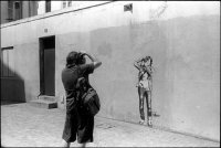 А где можно фотки правого фотографа увидеть? Спасибо!