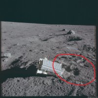 да тока одного он не объяснил ,да и нигде ещё не встречал этот вопрос , откуда там светотени ? На некоторых снимках отчетливо видно что в тени.Напомню на всяк случай кто не знает они появляются только в атмосфере ,так как атмосфера преломляет свет. В космосе в тени абсолютно ничего не видно.
 А приписку про психологию вообще  похоже "все глупы я один дертаньян"
