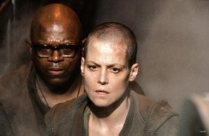 Чужой 3, Финчеру не дали доснимать, хотя в фильме и стоит его имя, в качестве режесёра данной кинокартины.