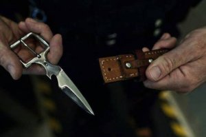 Это класс!.. колбаску порезать и бутылочку открыть, только в этот момент штаны спадают...