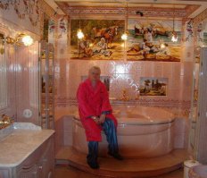 А какже "самый завидный холостяк россии" ?? кому интересно, может погуглить.
Румынские цыгане-крестоносцы нервно курят в деревянном сортире!!