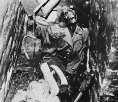 предварительно устроив "огненные смерчи". Мясник Харрис не церемонился. Вот Гамбург: