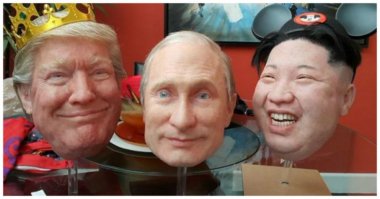 А у Путина специально глаз как у терминатора?