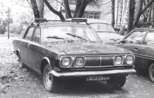 Мой дядька,служивший в ограниченном контингенте,пригнал из Германии вот такую редкость-четырёхфарную "Волгу" с КОНДИЦИОНЕРОМ!Это был космос!