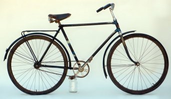 начинал на "Орлёнке", с него пересел на "Минск". ну а потом был мопед "Рига 12" и подержанная "Ява 350" и с великами, к сожалению, завязал