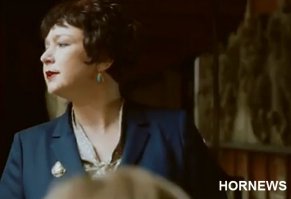 Изв. камрады. Бэла Ахатовна Гений и достояние России.
Просто не мог сразу понять кого она напоминает. 
Шнур, что ? Специально? Но от этих питерцев многое можно неожиданного ожидать.