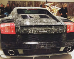 Так это плагиат уже!!! Я первый нацарапал на машине!!!! А "ХУЙ"- это потом было!