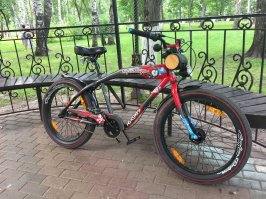 Мой Felt Troy lee. Брал в 2010 году около 1000$.Весит 17 кг,но до чего приятен в вождении.Планетарная втулка shimano nexus 3 стоит.Красота! Самое то для не спешных поездок.