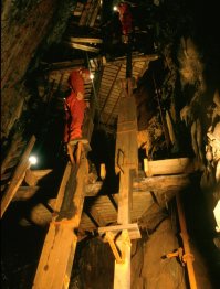 В Норвегии круто побывать в каменоломнях, где раньше цветмет добывали или были военные базы времён холодной войны и ВОВ:)