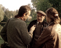 А вот в фильме "Храни меня, мой талисман" у Булата Шалвовича вполне приличная роль. С текстом.