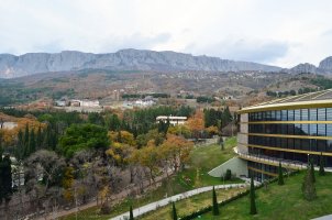 Самая крутая пятерка в какой был "Мрия" Крым. Комплекс недавно построили, все новое и на высоком уровне.