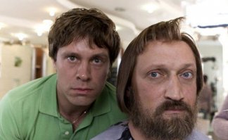 На фото и в жизни их (волос) нет и не будет.
Но есть имидж и вполне оригинальный и привлекательный.
С волосами это не Наргиз Закирова.
Как Куценко в парике