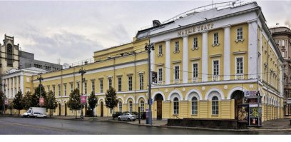 Справедливости ради, надо заметить, что актёры, запечатлённые на этой фотографии, никогда не снимались в одном фильме.
Тем не менее, эта фотография кочует по просторам интернета именно с подписью о "закулисье съёмок фильма".
На самом деле все эти актёры - актёры Государственного академического Малого театра России возле памятника А.Н.Островскому возле Государственного академического Малого театра России.