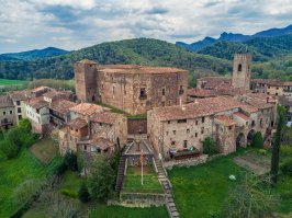 Большая часть европы состоит из подобных мест. Только в одной Каталонии в радиусе 150км от Барселоны с десяток городков, которые имеет смысл посмотреть. Бесалу, Кастельфоллит, Санта-Пау, Бегет, Кадакес, Тосса де мар, Калея и так далее. Фотографии сделаны мной на прошлой неделе.