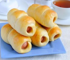 "Только 1 из 3 способен разглядеть то, что скрыто в тесте" 

1. Пельмень.
2. Сосиска.
3. Чебурек.
4. Беляш. 
Много чего бывает в тесте, но видно только сосиску ;)