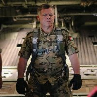 Когда в Йемене боевики убили одного из иорданских лётчиков, Король Иордании Абдалла II ибн Хусейн аль-Хашими лично возглавил рейд мести.
И пофиг, сколько у него миллиардов.