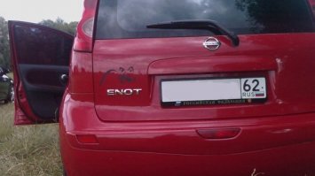 Петербурге прорвало трубу и машины провалились в кипяток