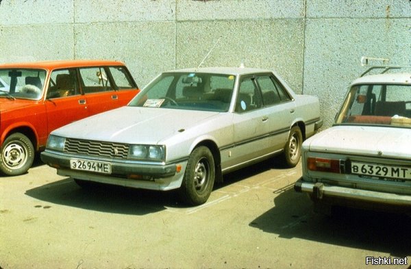 Красавец Nissan Skyline - один из многих...


А в каком месте он красавец?