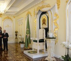 Просто две картинки. Основатель и толкователь))) Как то размеры не смущают народ.