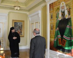 Просто две картинки. Основатель и толкователь))) Как то размеры не смущают народ.