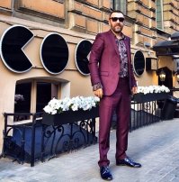 "Не в деньгах счастье",   говорят всякие идиоты и пи*дуны. Я-то знаю, что в них, б*я, и есть самое счастье. Когда они есть, все путем и о*уительно приятно. Бухла надо   получите. Бабу со следами солярия на роже и крепкой задницей (или если ты <span style='color:gray'>[мат]</span>   мальчика с еще не расточенной попкой)   нех*й делать. Видик, телек, ДЖЫП, уважение, сиськи пятого размера, удлинённый х*й, фарфоровые зубы, смену пола, даже убийство   ВСЁ возможно за лаве. Пи*дёж этот про то, что здоровье не купишь, прогнил и остался в 20-м веке, когда у врачей ни х*я не было, кроме морфия, спирта и скальпеля. "ЗДОРОВЬЕ КУПИШЬ!"   вот правда 21-го века. Почки, х*ёчки, сердца  С бабками ты можешь торчать на пи*датой наркоте, потом подлечиться, потом опять торчать, и так всю жизнь. "Когда много денег, начинаешь бояться, нервничать, перестаешь верить людям". Да, ёптыть, а без них ты спокоен, всем доверяешь и не боишься? Не надо врать самим себе. В ДЕНЬГАХ СЧАСТЬЕ! Другое дело, что счастье стало полной х*йнёй.

Сергей Шнуров