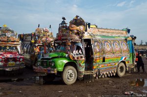 Проживаю около 30 км от города ходит одна маршрутка раз в два часа Так что вот хотя бы такои автобус был бы за радость