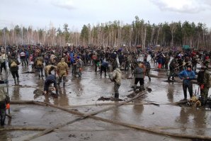 так с высоты и Донецк очень даже,а вот ваш какломир это,львовский мусор по вей окраине,республика бурштын,лысые карпаты,изготовление древесного угля.Вот это настоящий какло мир.Фото надо?