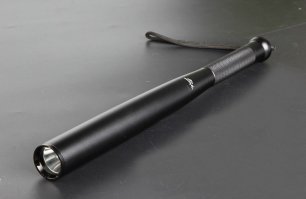 Фонарик вроде ничего так, стенки толстые но резьбы маловато. Применять по голове все же не стоит,фонарик может разобраться.