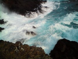 Аннобон . Экваториальная Гвинея . До реконструкции ВПП имело длинну 1050 метров и заканчивалась обрывом .
Красивейшие места . В кратере вулкана озеро .