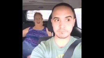 у парня все печально......
и печаль на заднем плане....